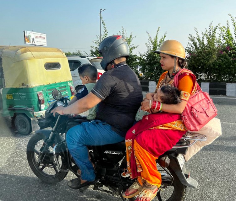 12 Motocykl rownie praktyczny co samochod. 2 plus 2